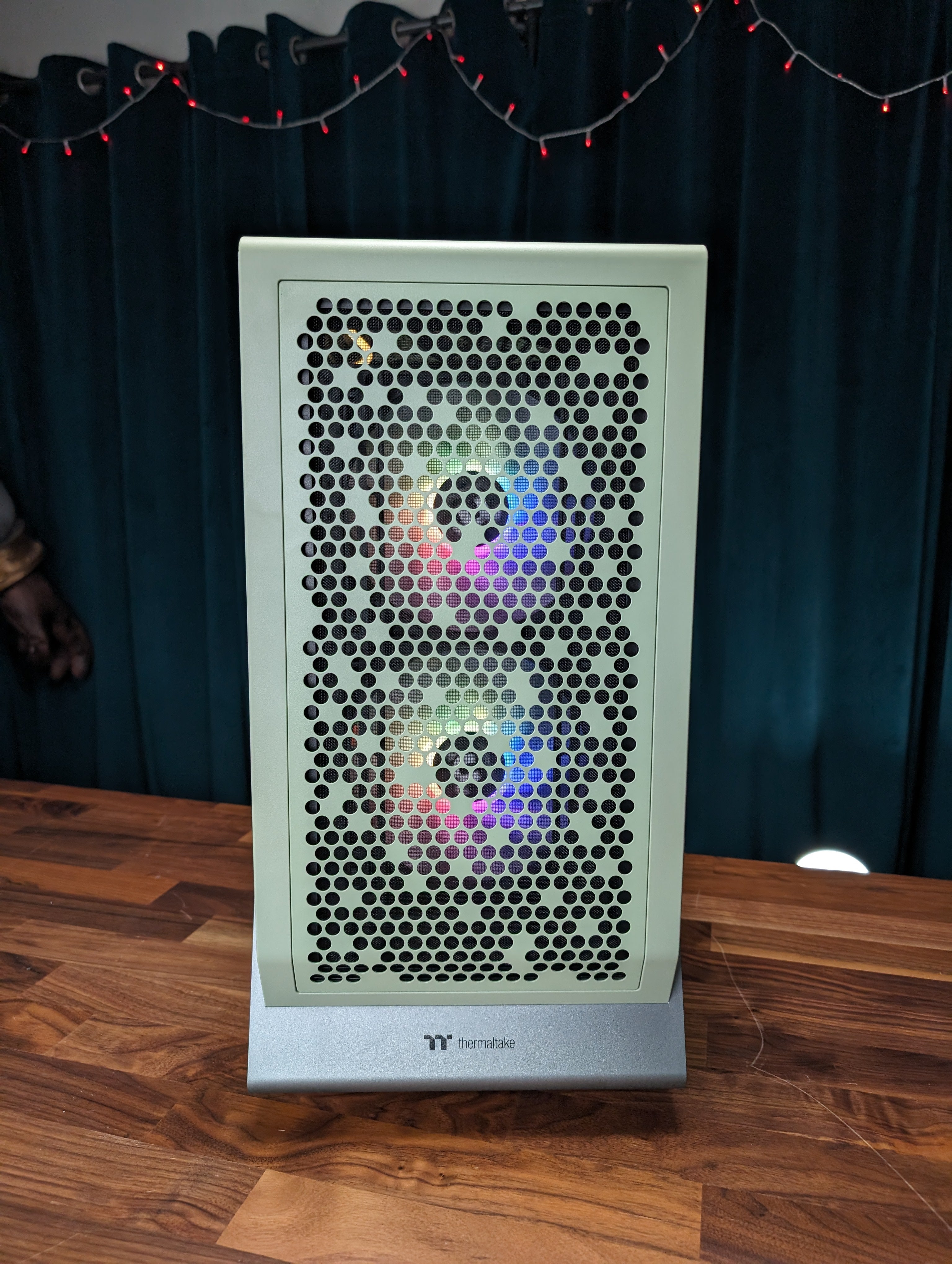 RTX 4070 Ti SUPER & Ryzen 7 7800X3D GAMING PC