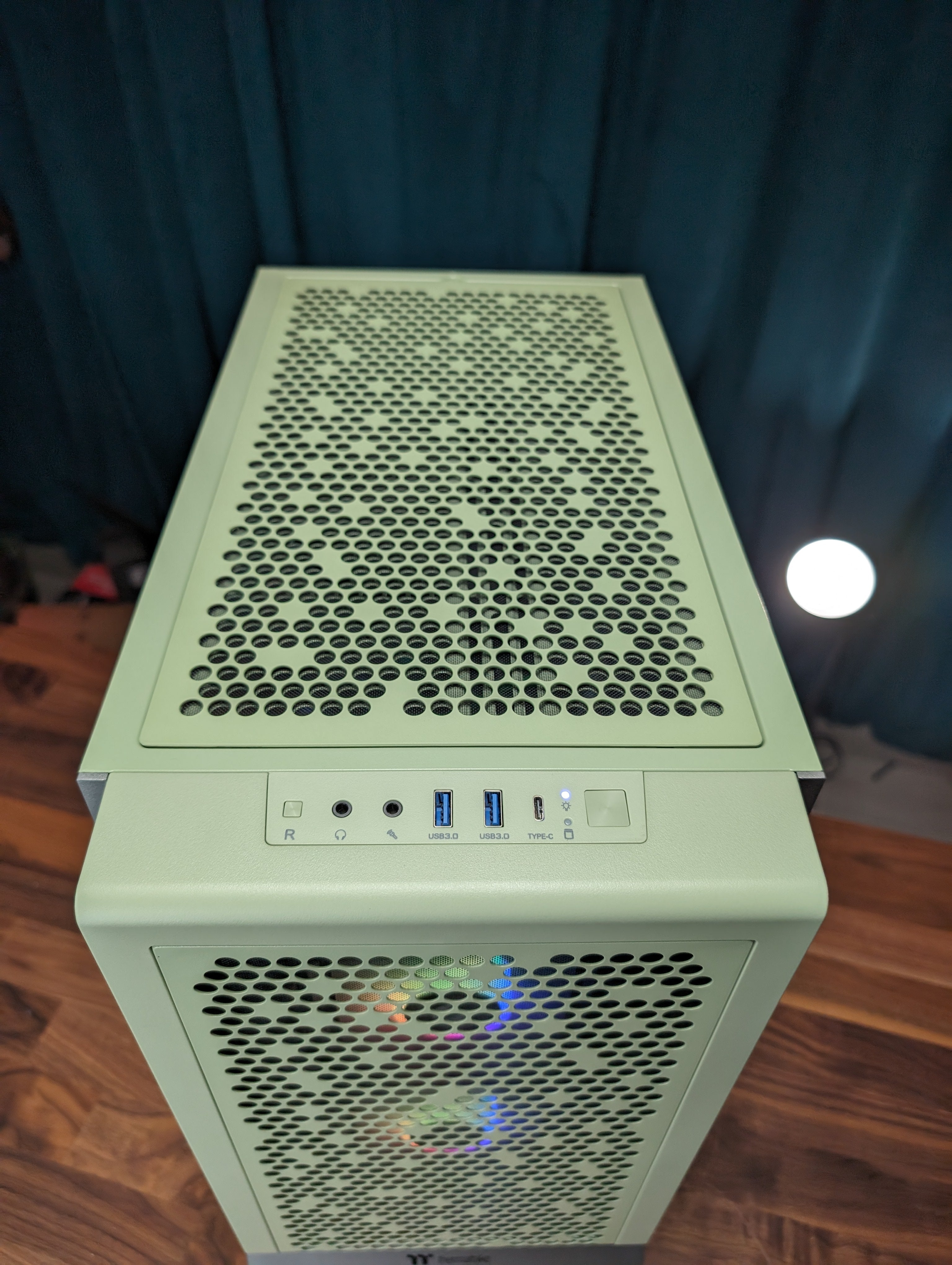 RTX 4070 Ti SUPER & Ryzen 7 7800X3D GAMING PC