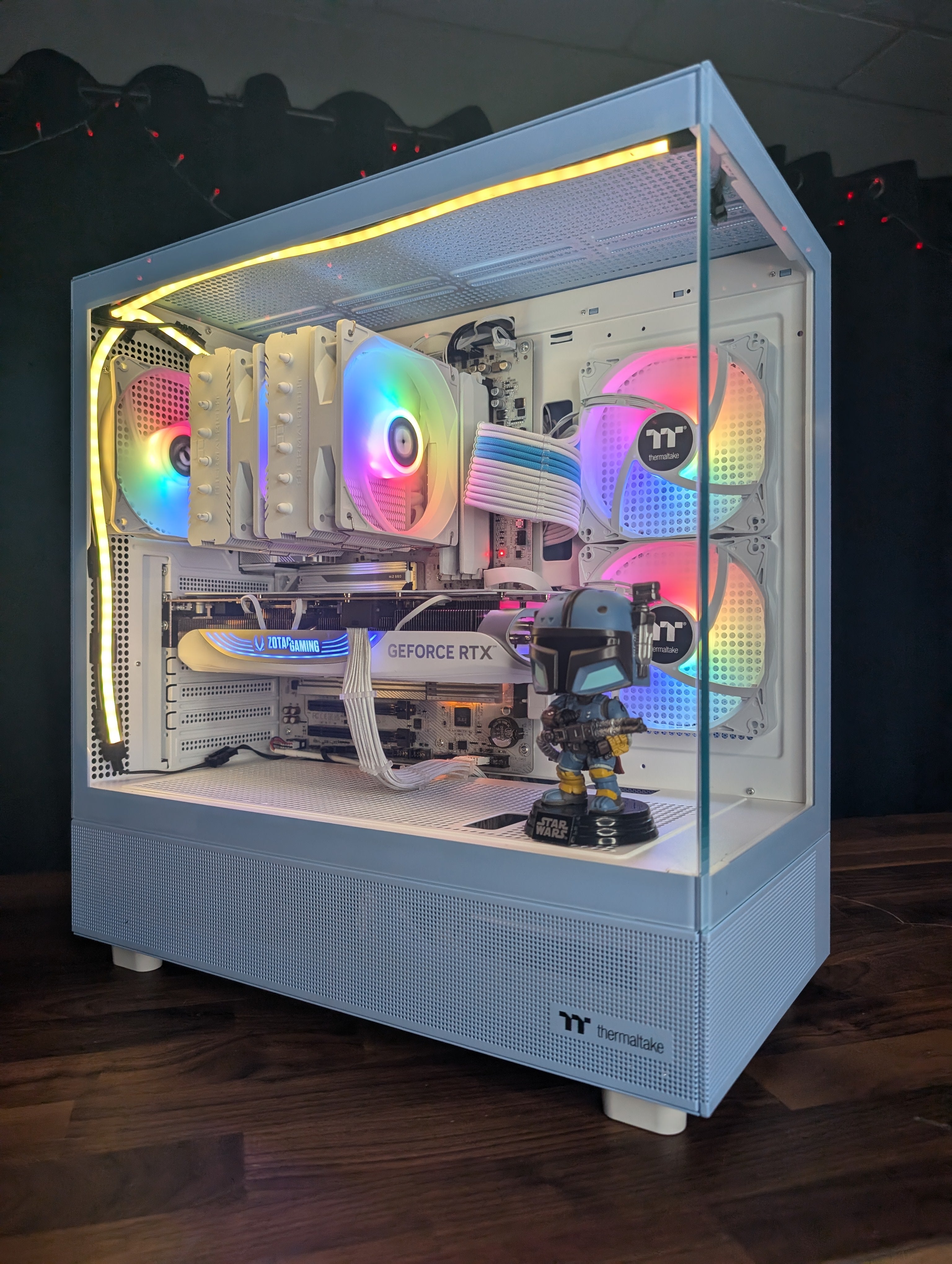 RTX 4080 SUPER & Ryzen 7 7800X3D GAMING PC