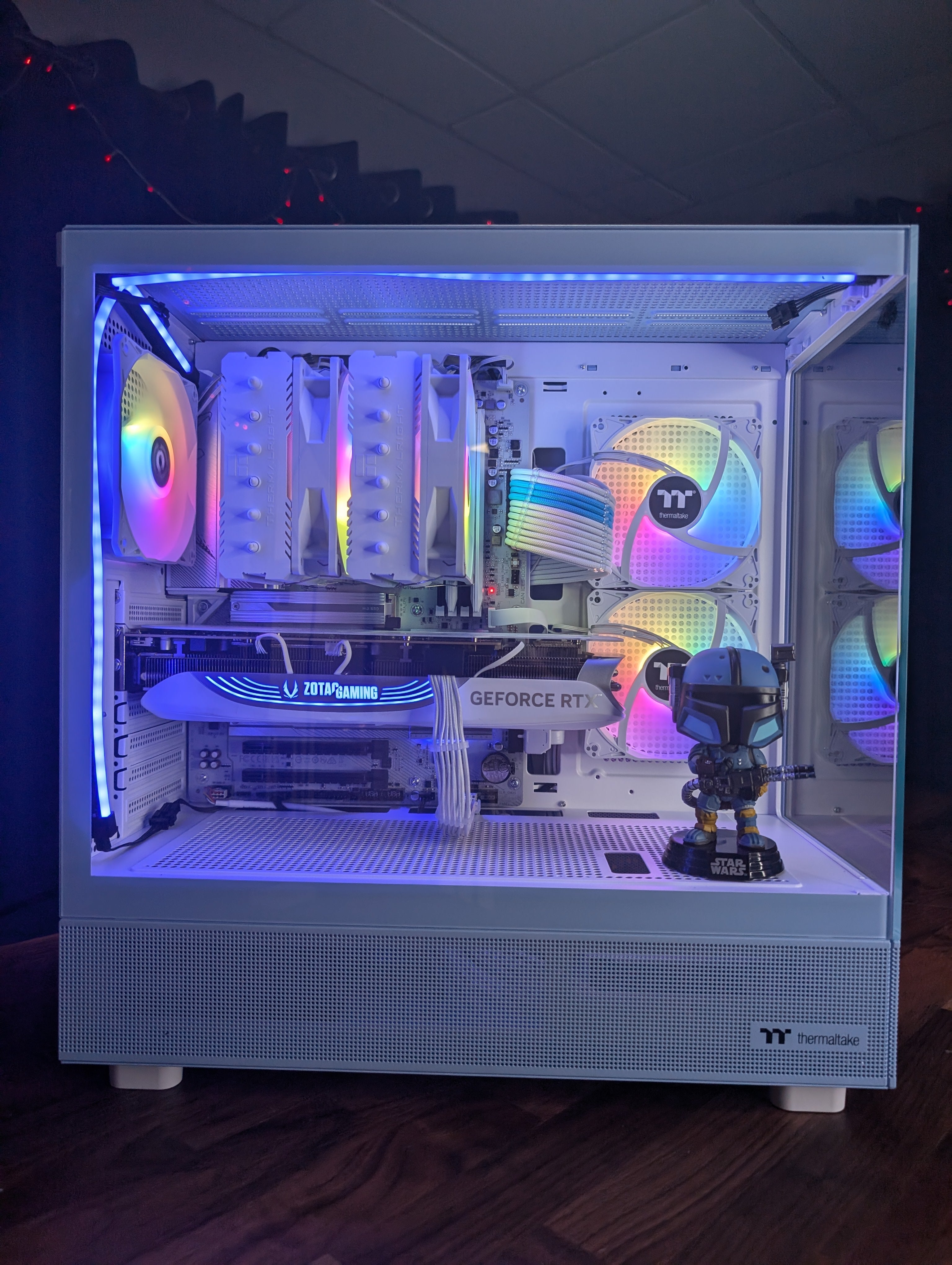 RTX 4080 SUPER & Ryzen 7 7800X3D GAMING PC