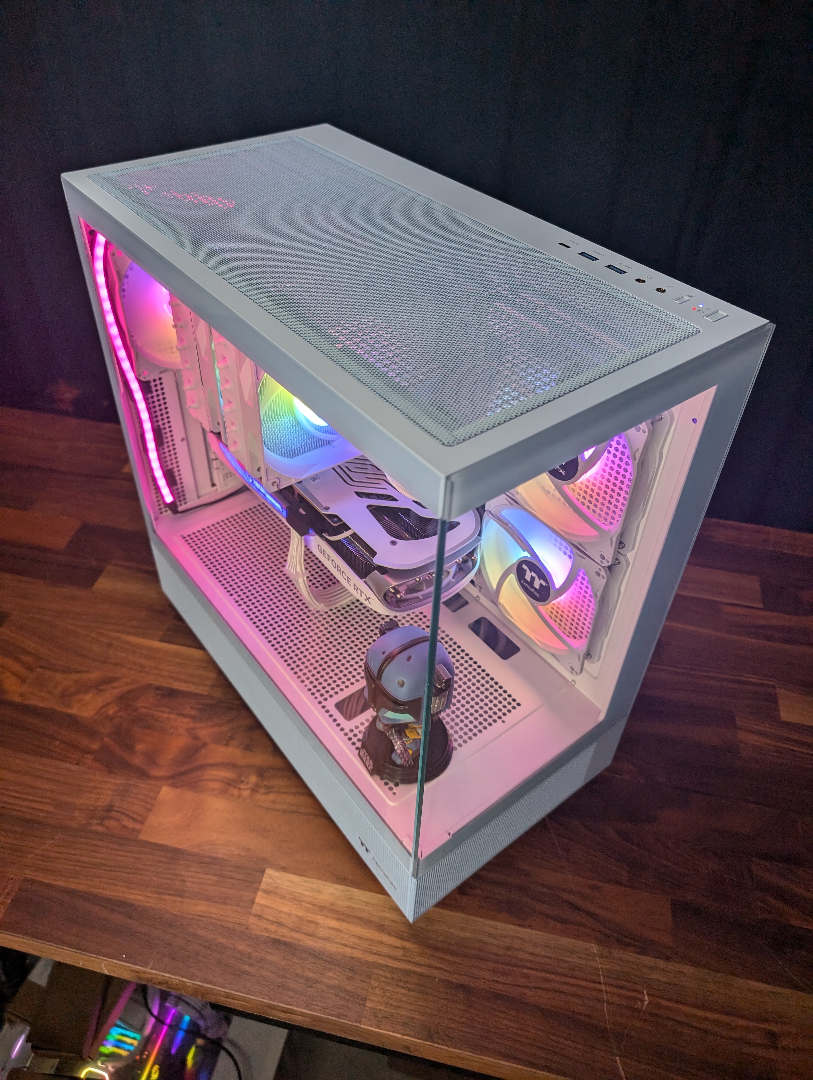 RTX 4080 SUPER & Ryzen 7 7800X3D GAMING PC